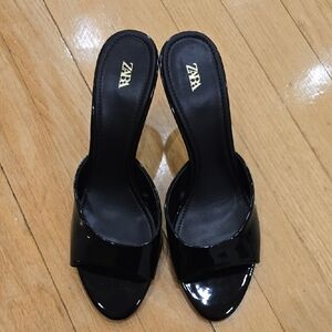Zara Black Heeled Shoes Sleek Minimalist Design